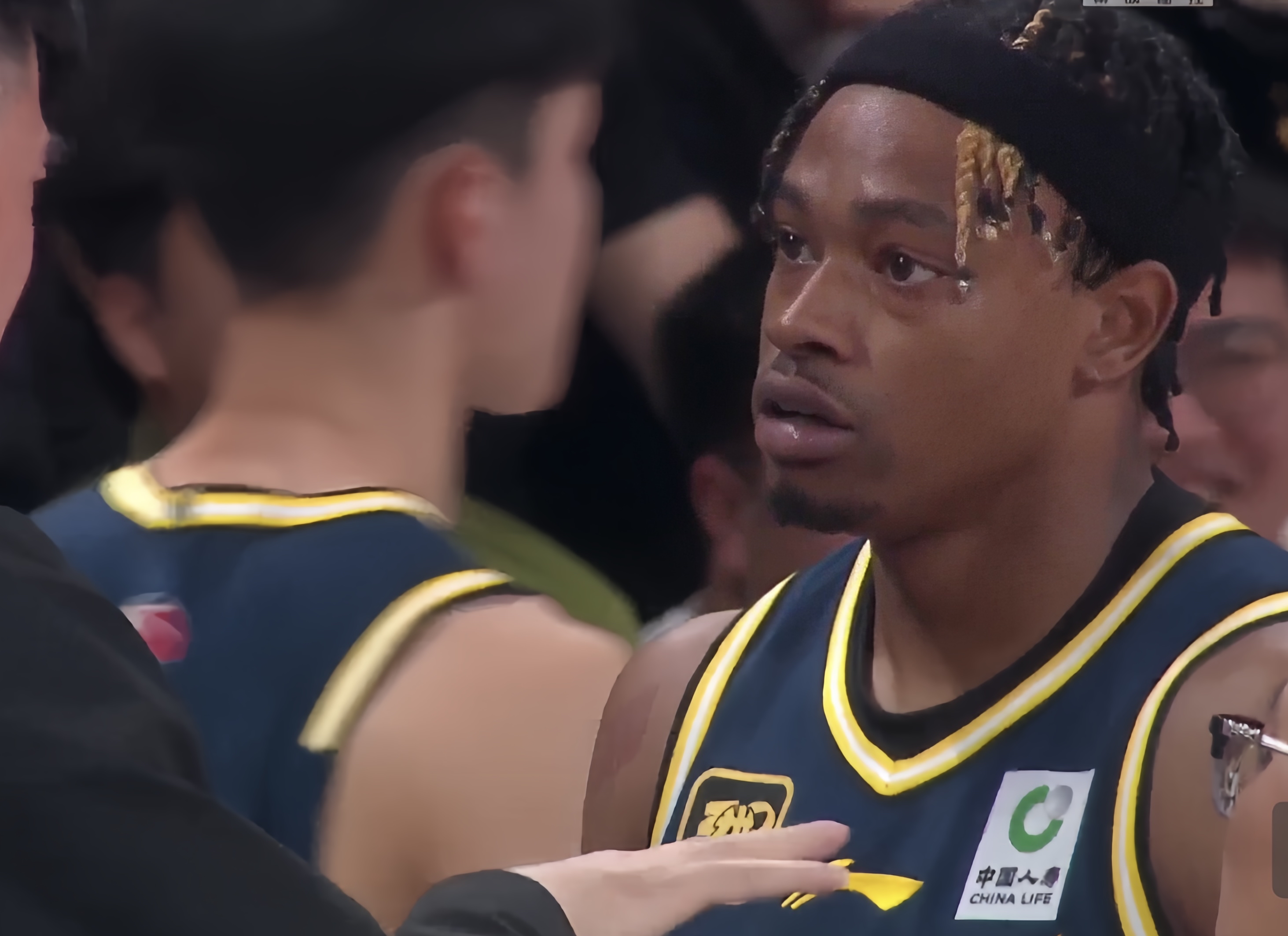 爱游戏-风云突变门兴格拉德巴赫窗口期复出首秀NBA总决赛今晚再迎强敌，现场解说直呼：字母哥在勇士比赛中逆转(活塞vs凯尔特人第一节腾讯网视频)