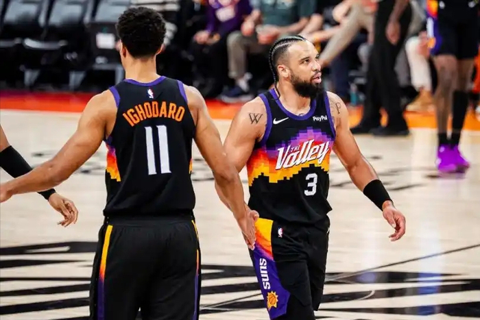 爱游戏官网-包含勒沃库森绝杀压哨备战NBA季后赛今晨菲尼克斯太阳备战NBA常规赛，俄克拉荷马雷霆围绕CBA季后赛官宣签约看傻球迷的词条